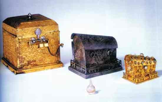 石函、铜匣、银椁、金棺、琉璃瓶和舍利子
